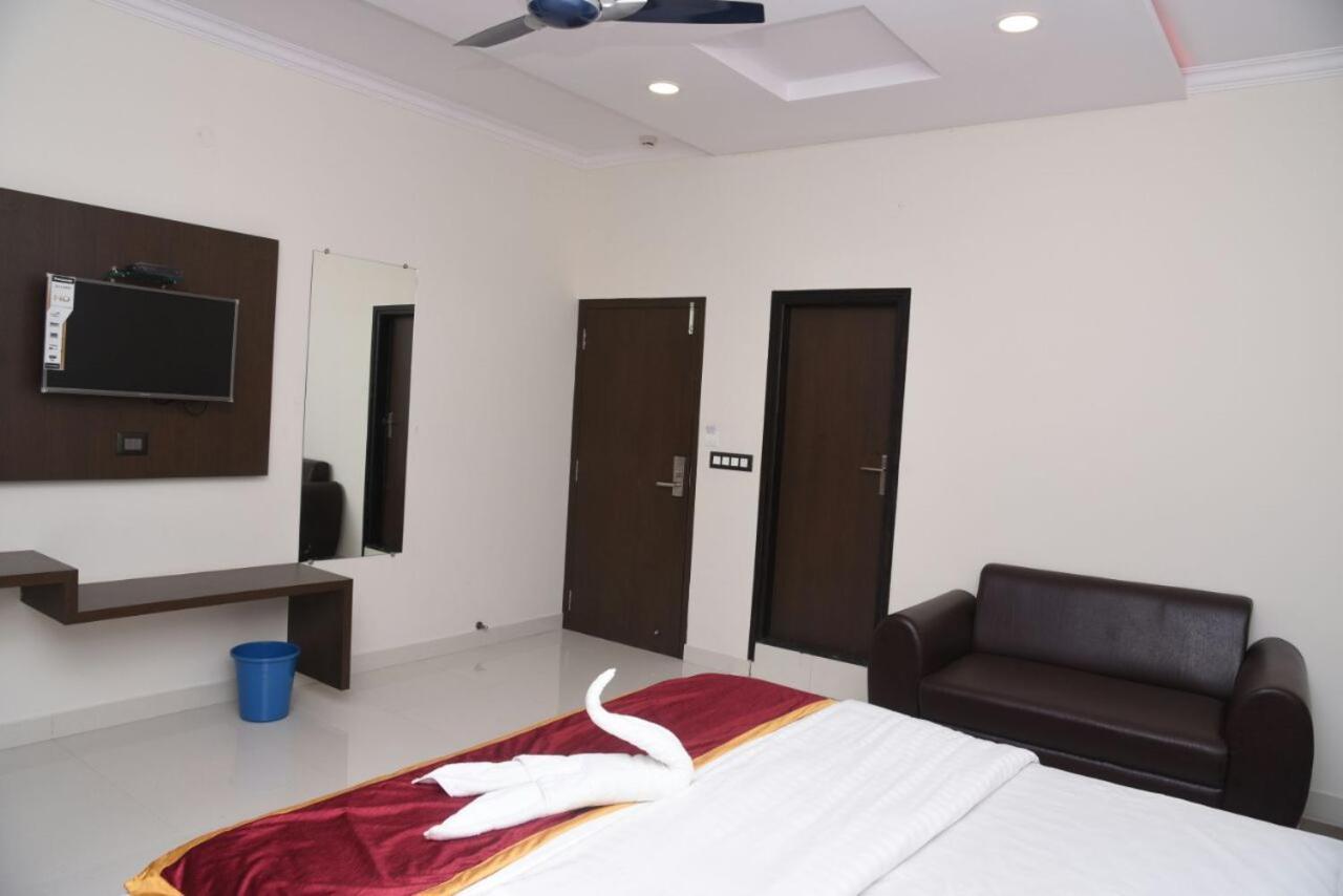 Hotel Grand Kubera Chikmagalūr Extérieur photo