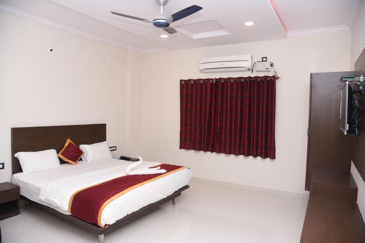 Hotel Grand Kubera Chikmagalūr Extérieur photo