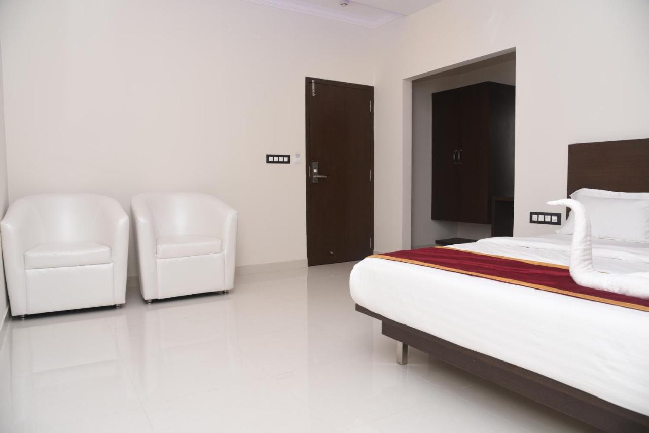 Hotel Grand Kubera Chikmagalūr Extérieur photo